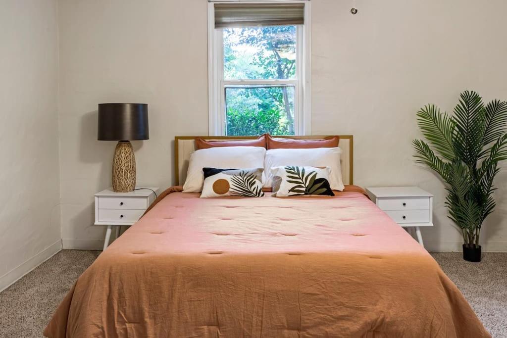 Cozy Buckhead - Great Area, Free Easy Parking, Near Shops And Restaurants Apartment
